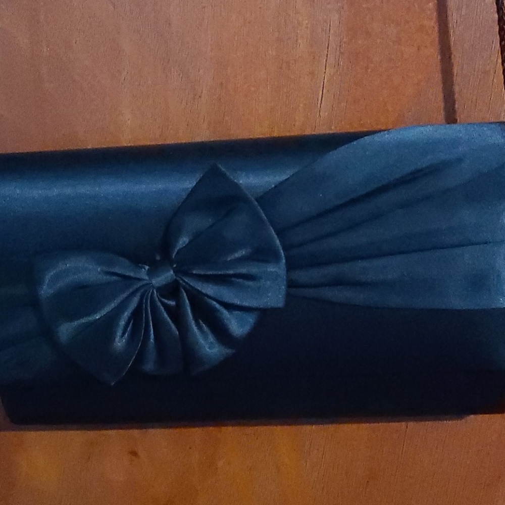 black purse - Picture 2 of 5